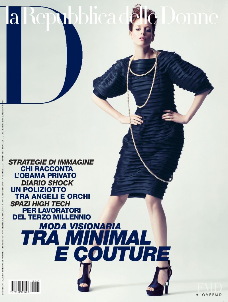 Valeria García featured on the La Repubblica delle Donne cover from October 2009