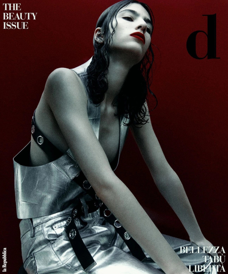 Loli Bahia featured on the La Repubblica delle Donne cover from November 2022