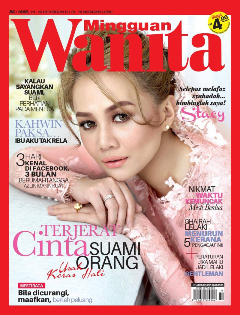  featured on the Mingguan Wanita cover from October 2015