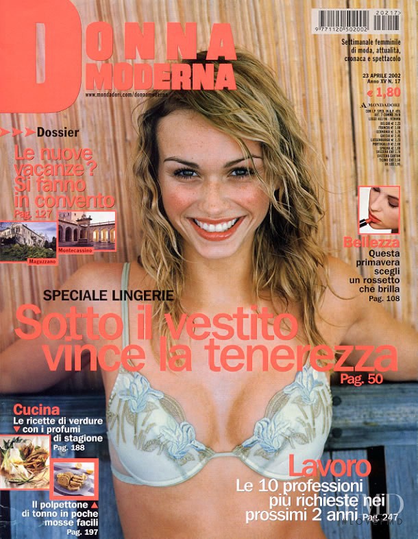 Pernille Andersen featured on the DONNA MODERNA cover from April 2002