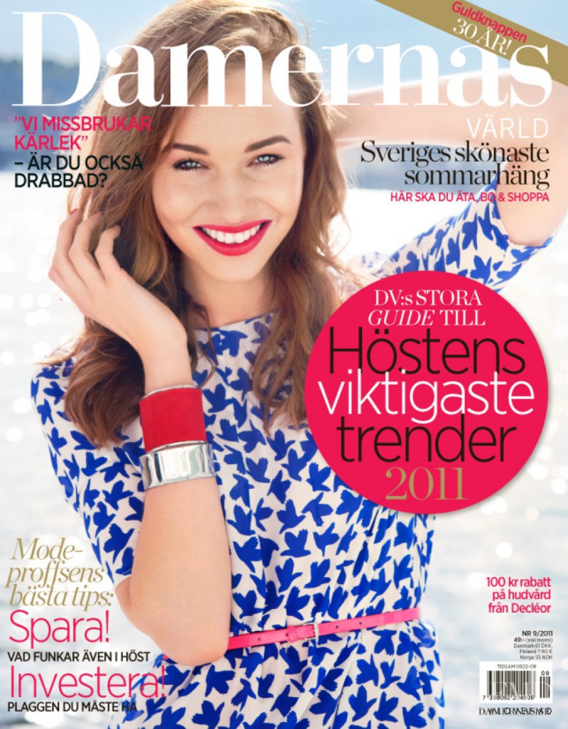 Malin Akerström featured on the Damernas Värld cover from July 2011