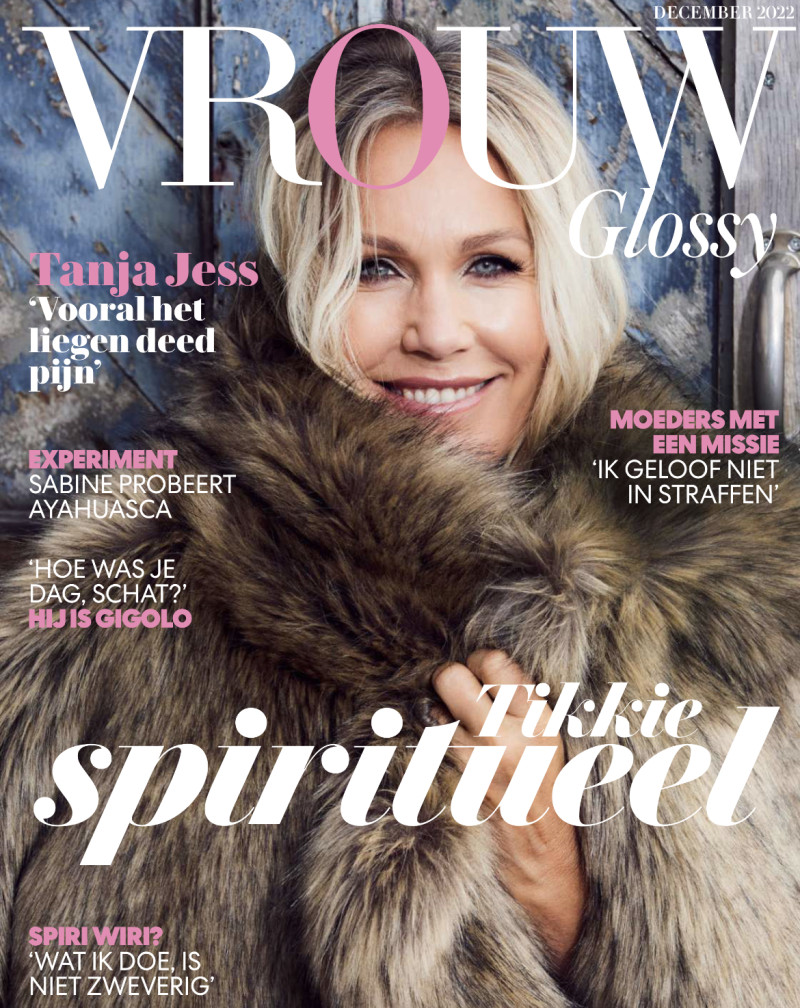  featured on the Vrouw Glossy cover from December 2022