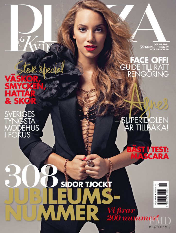 Agnes Carlsson featured on the Plaza Kvinna cover from October 2011