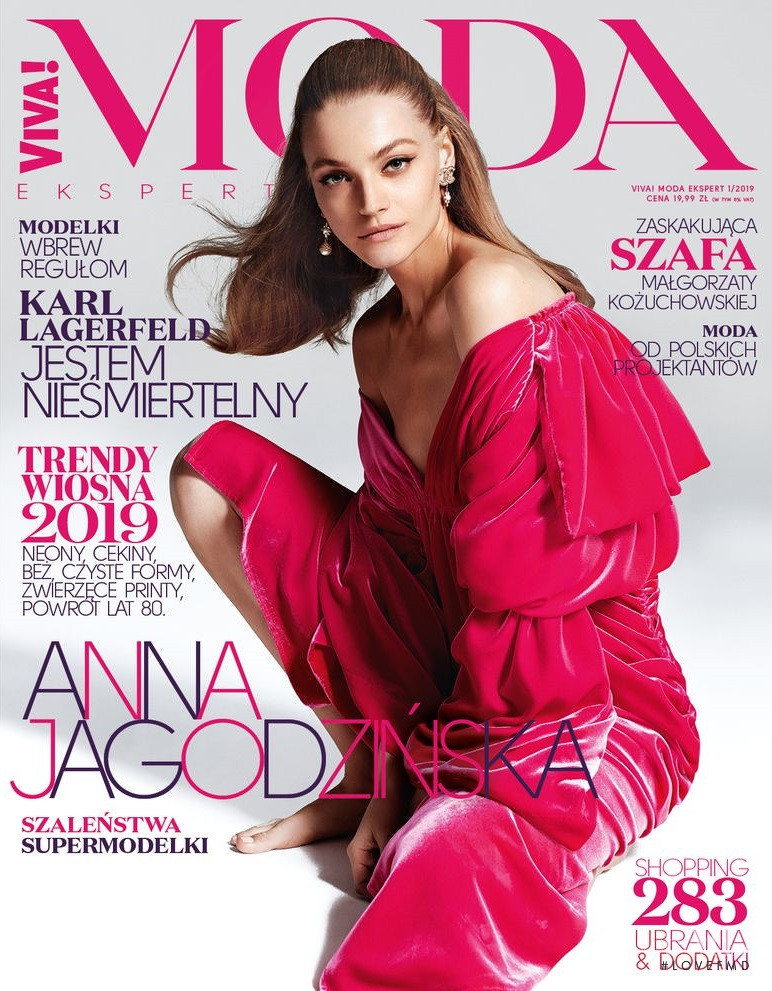 Anna Maria Jagodzinska featured on the Viva! Moda cover from January 2019