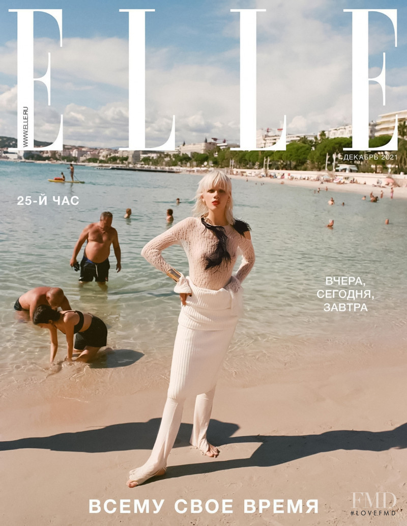 Marjan Jonkman featured on the Harper\'s Bazaar Russia cover from December 2021