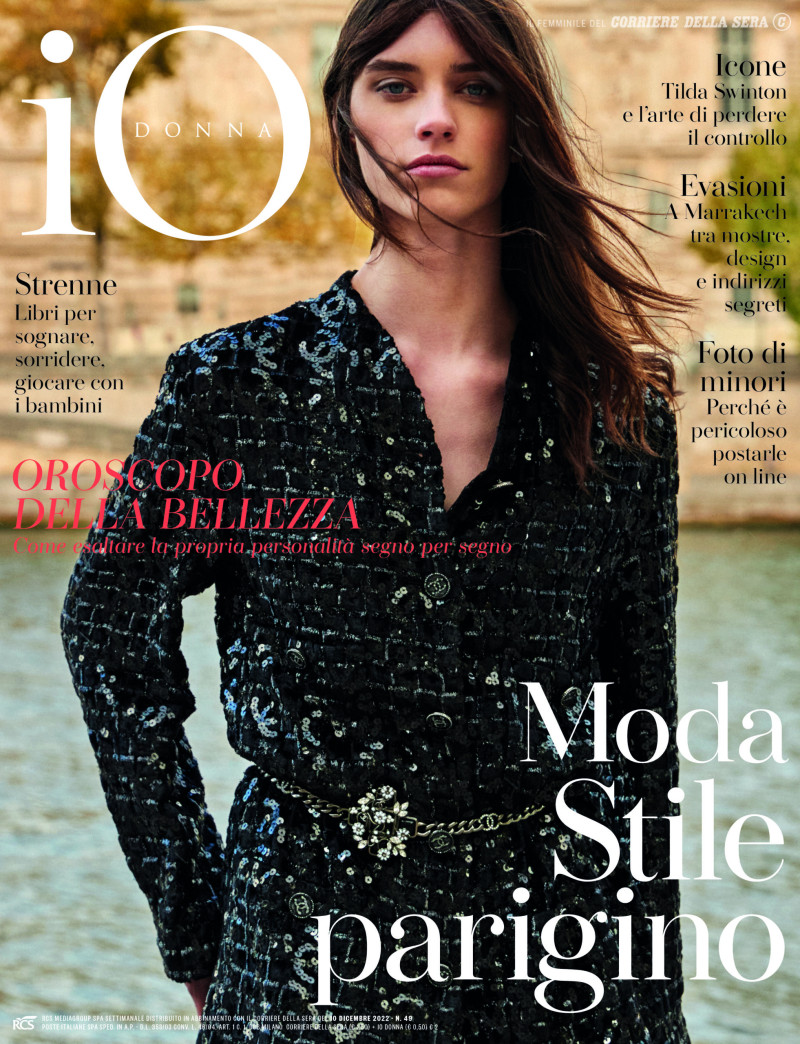 Sophie Martynova featured on the Io Donna cover from December 2022