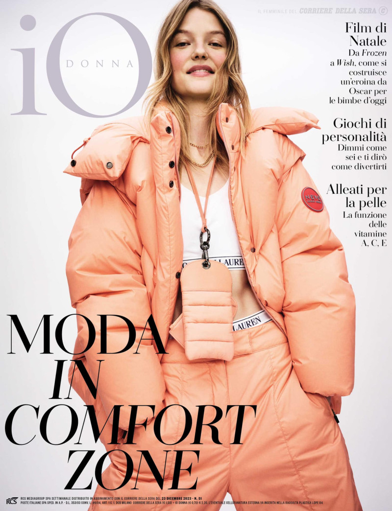 Roos Abels featured on the Io Donna cover from December 2023
