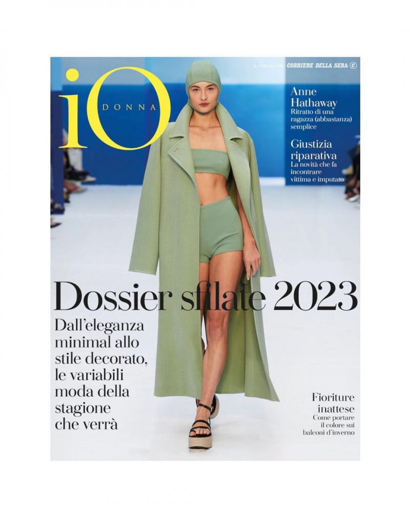 Grace Elizabeth featured on the Io Donna cover from January 2023