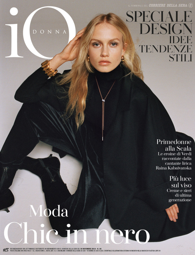 Caroline Helsen featured on the Io Donna cover from November 2024