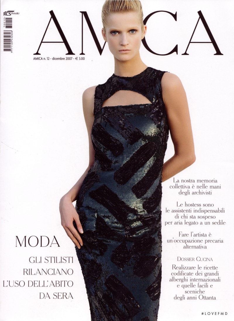 Marta Berzkalna featured on the AMICA Italy cover from December 2007