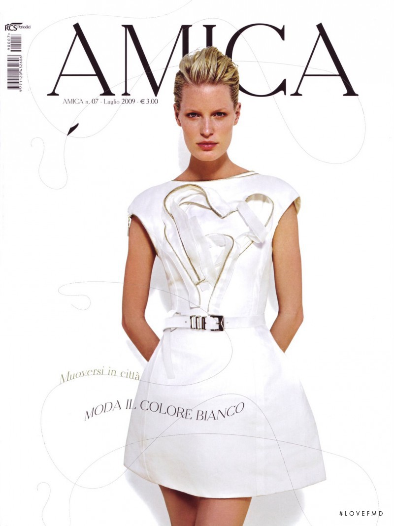 Caroline Winberg featured on the AMICA Italy cover from July 2009