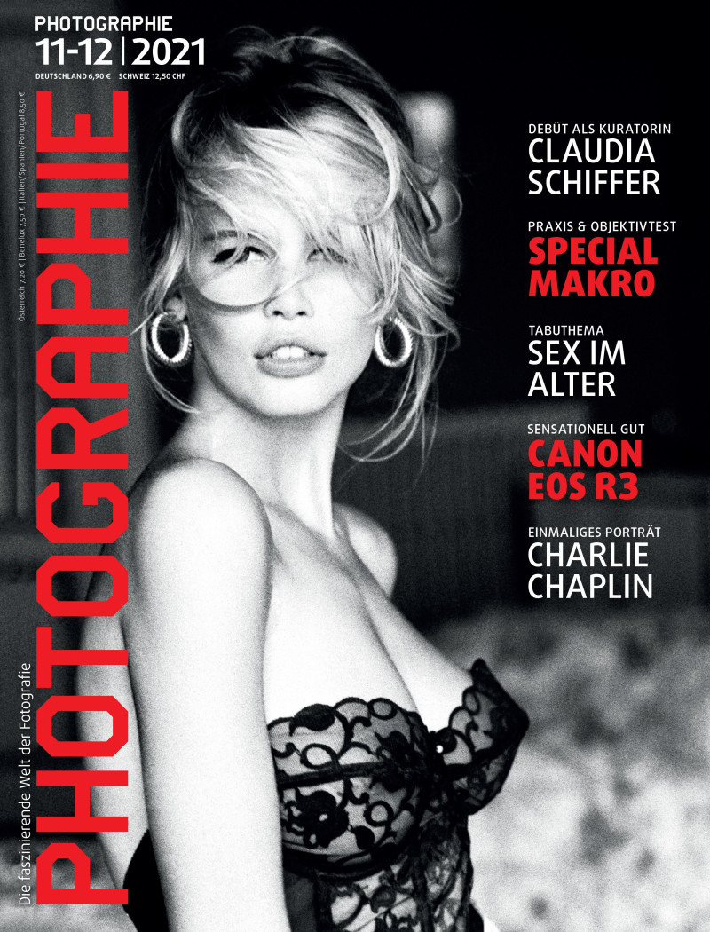 Photo of model Claudia Schiffer - ID 690915