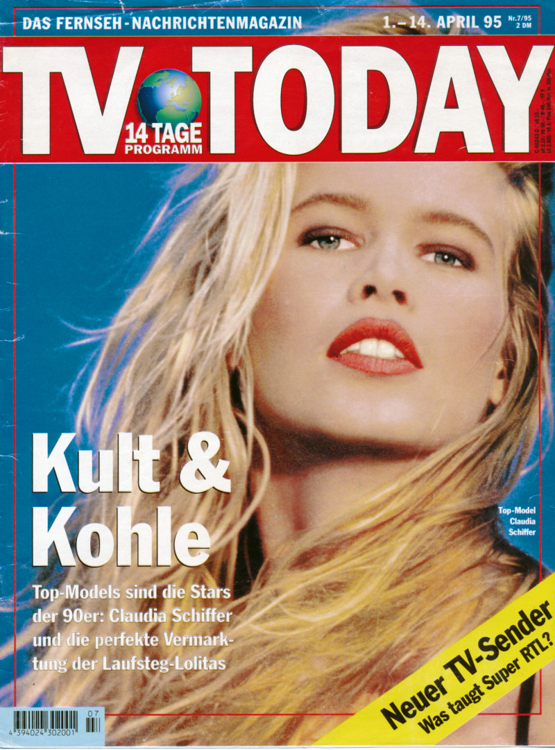 Photo of model Claudia Schiffer - ID 690953