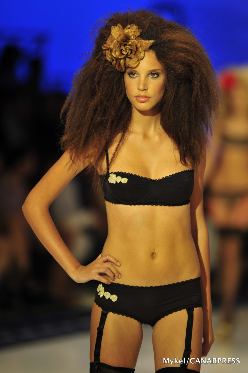 Photo of model Laura Medina - ID 356734