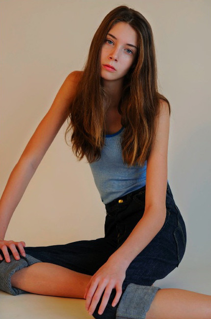 Photo of model Caroline Hinton - ID 210993