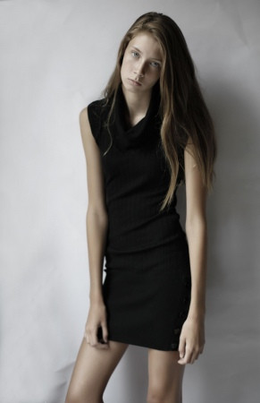 Photo of model Caroline Hinton - ID 250070