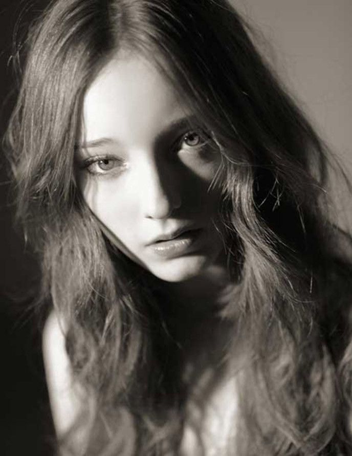 Photo of model Emma Dumont - ID 223147