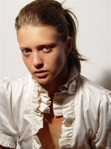 Photo of model Elena Voicu - ID 225895