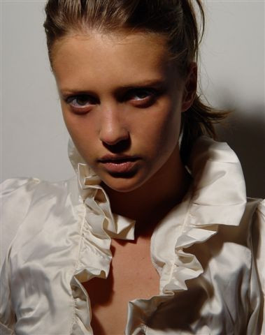 Photo of model Elena Voicu - ID 225902