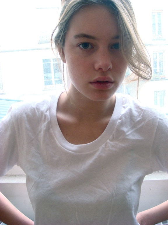 Photo of model Camille Rowe - ID 228891