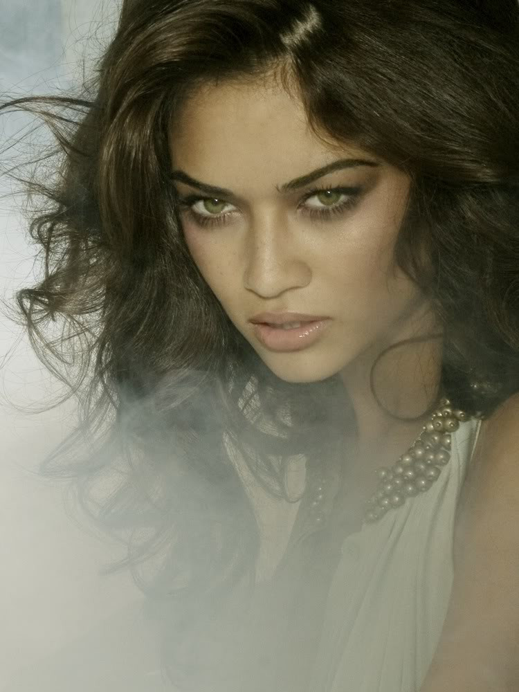 Photo of model Shanina Shaik - ID 237800