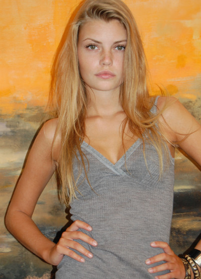 Photo of model Julie Rode - ID 243572
