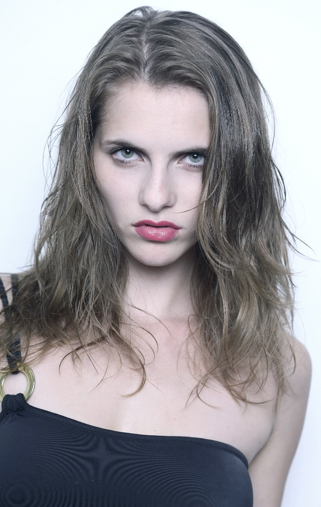 Photo of model Oana Timerman - ID 284522