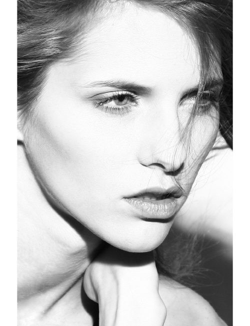 Photo of model Oana Timerman - ID 304536