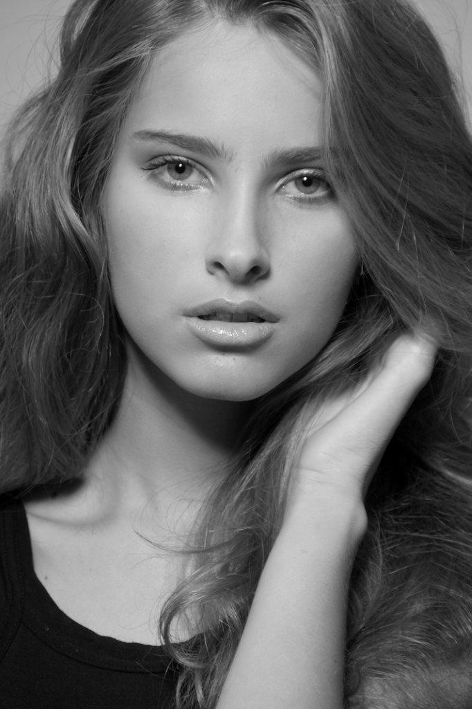 Photo of model Carolinny Mendonça - ID 385314