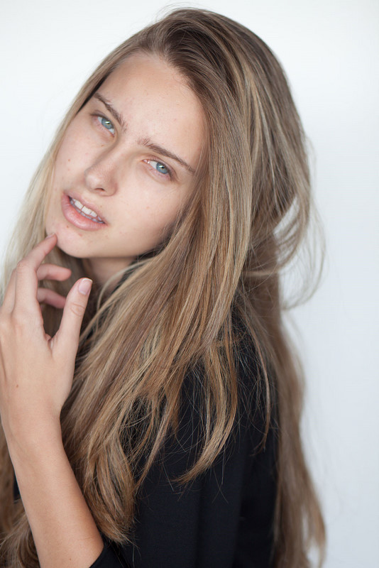 Photo of model Carolinny Mendonça - ID 385322