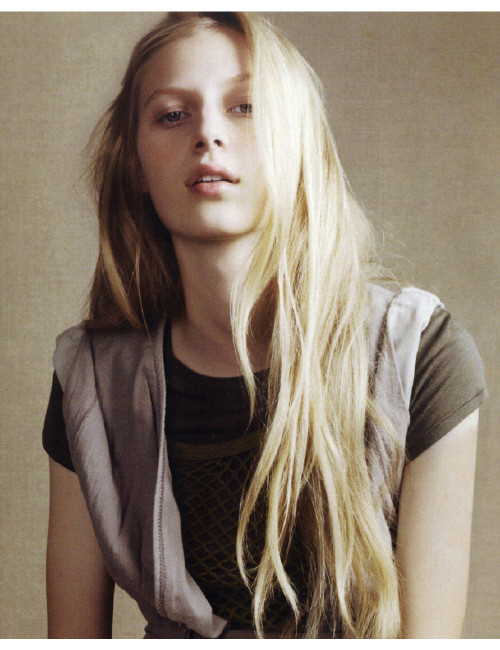 Photo of model Julia Nobis - ID 298707