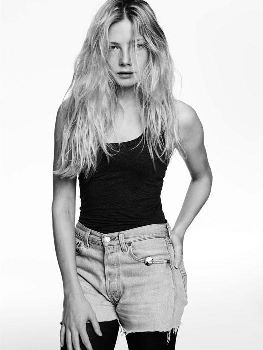 Photo of model Clara Paget - ID 295158