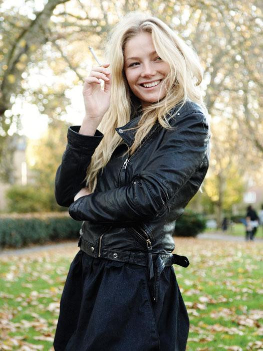 Photo of model Clara Paget - ID 295183