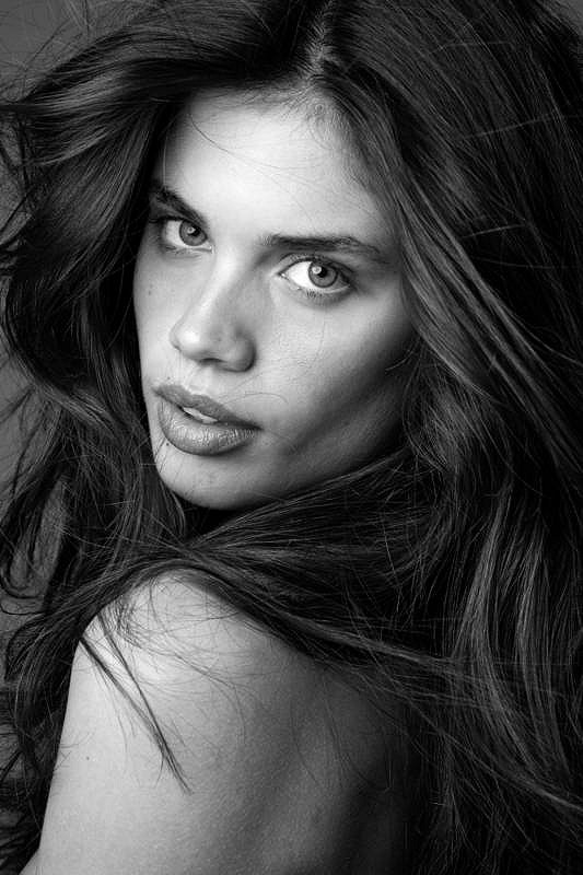 Photo of model Sara Sampaio - ID 387873