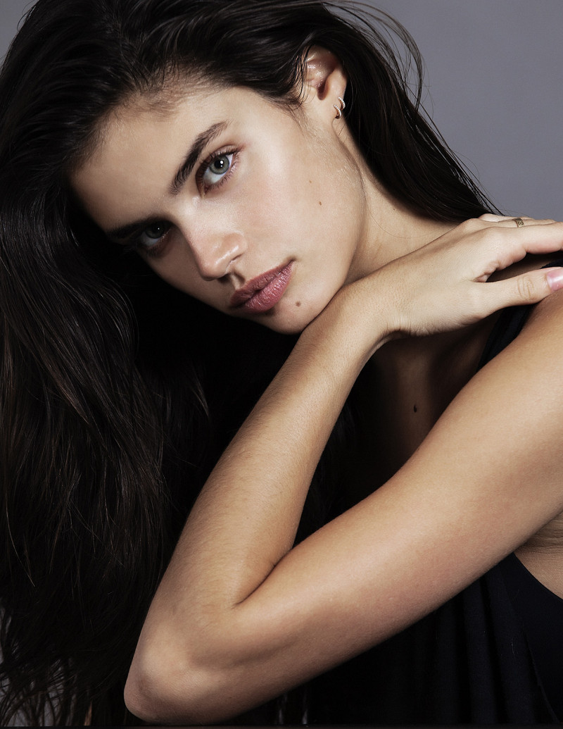 Photo of model Sara Sampaio - ID 557798