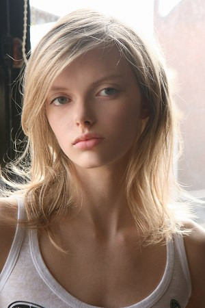 Photo of model Hélène Desmettre - ID 308100