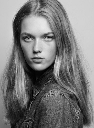 Photo of model Janneke van den Bosch - ID 319210