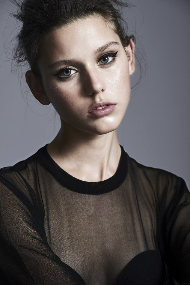 Photo of model Vivienne Rohner - ID 563216