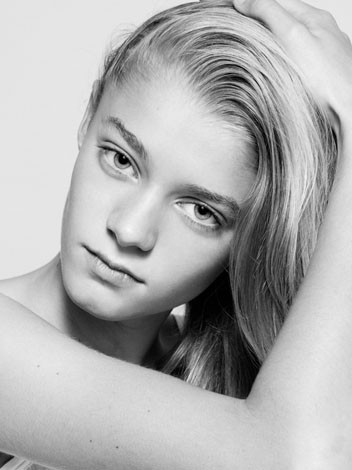 Photo of model Eva Hageraats - ID 320239