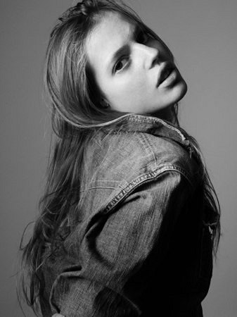 Photo of model Anais van Praet - ID 352414