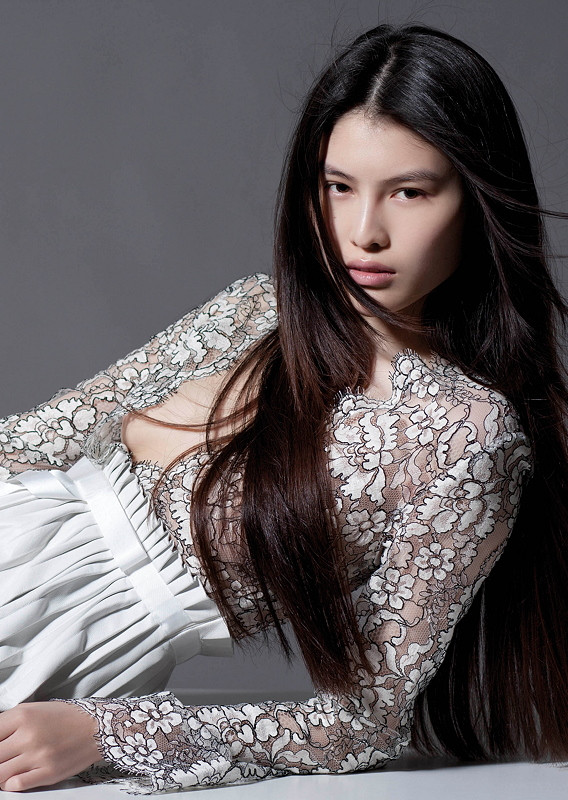 Photo of model Sui He - ID 325542