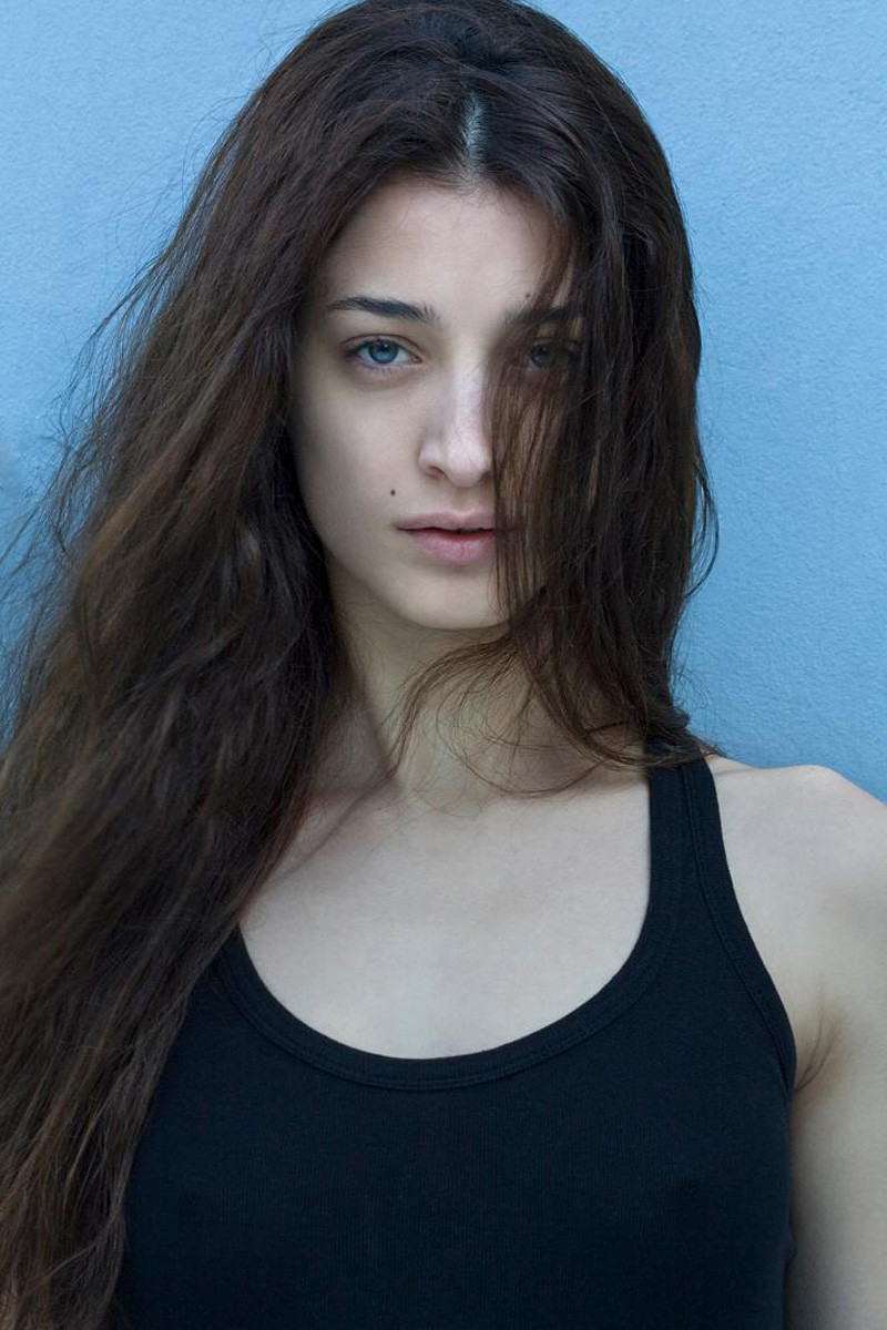 Photo of model Angie Karantoni - ID 379529