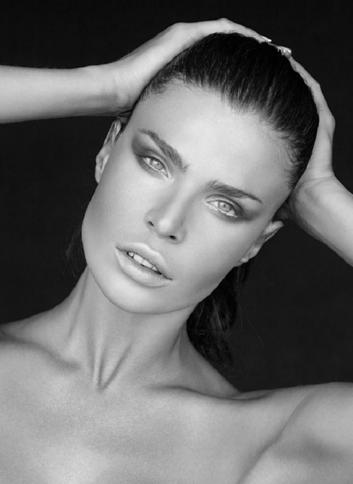 Photo of model Julia Lescova - ID 432051