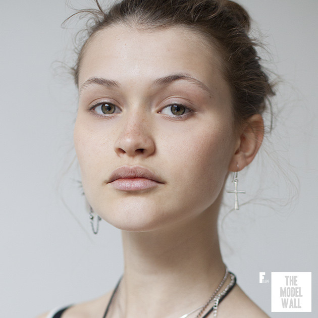 Photo of model Chloé Lecareux - ID 390529