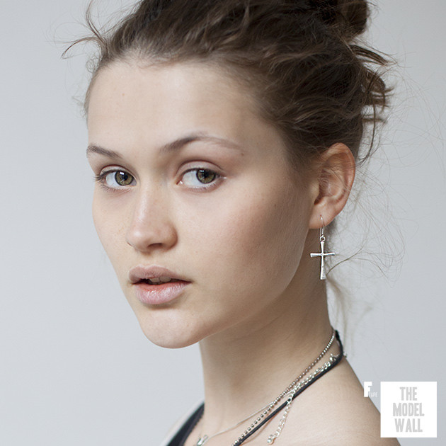 Photo of model Chloé Lecareux - ID 390530