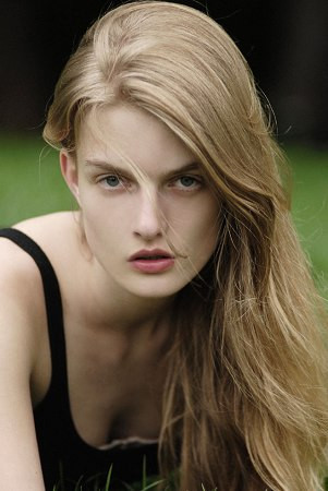 Photo of model Anne Roos - ID 344751