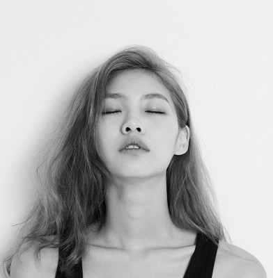 Download Stunning Model Hoyeon Jung Wallpaper