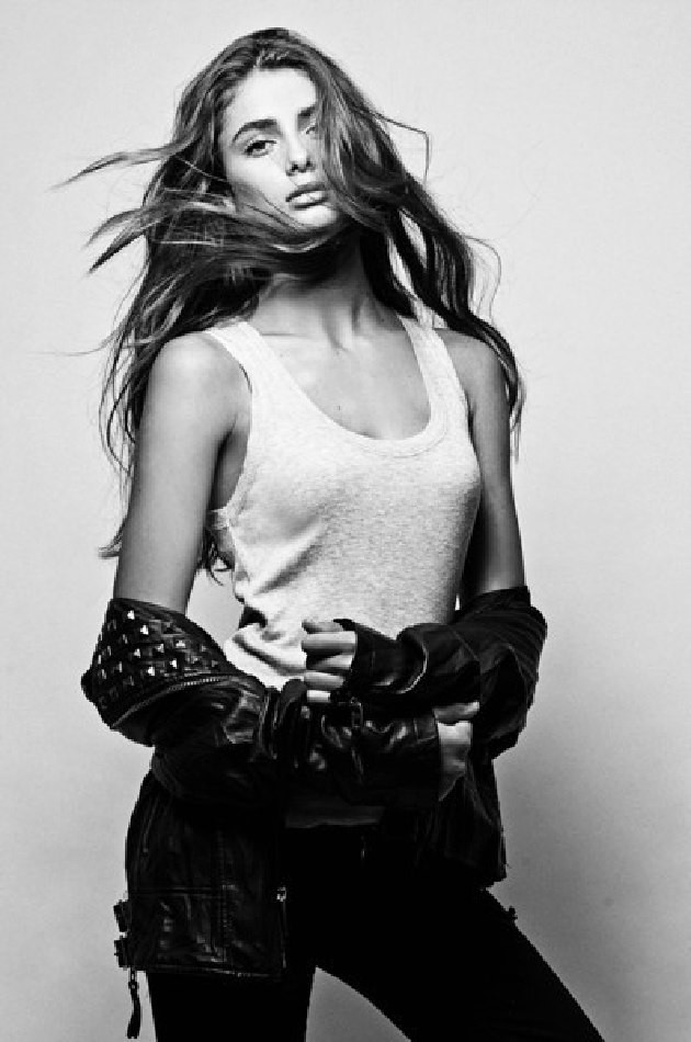 Photo of model Taylor Hill - ID 363665