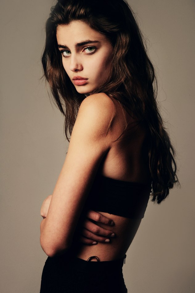 Photo of model Taylor Hill - ID 400575