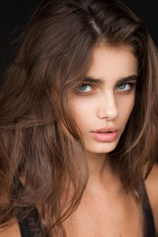 Photo of model Taylor Hill - ID 400588